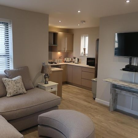 3 The Mews Montpellier Villa เชลเทนแฮม ภายนอก รูปภาพ