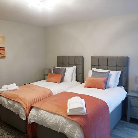 3 The Mews Montpellier Villa เชลเทนแฮม ภายนอก รูปภาพ