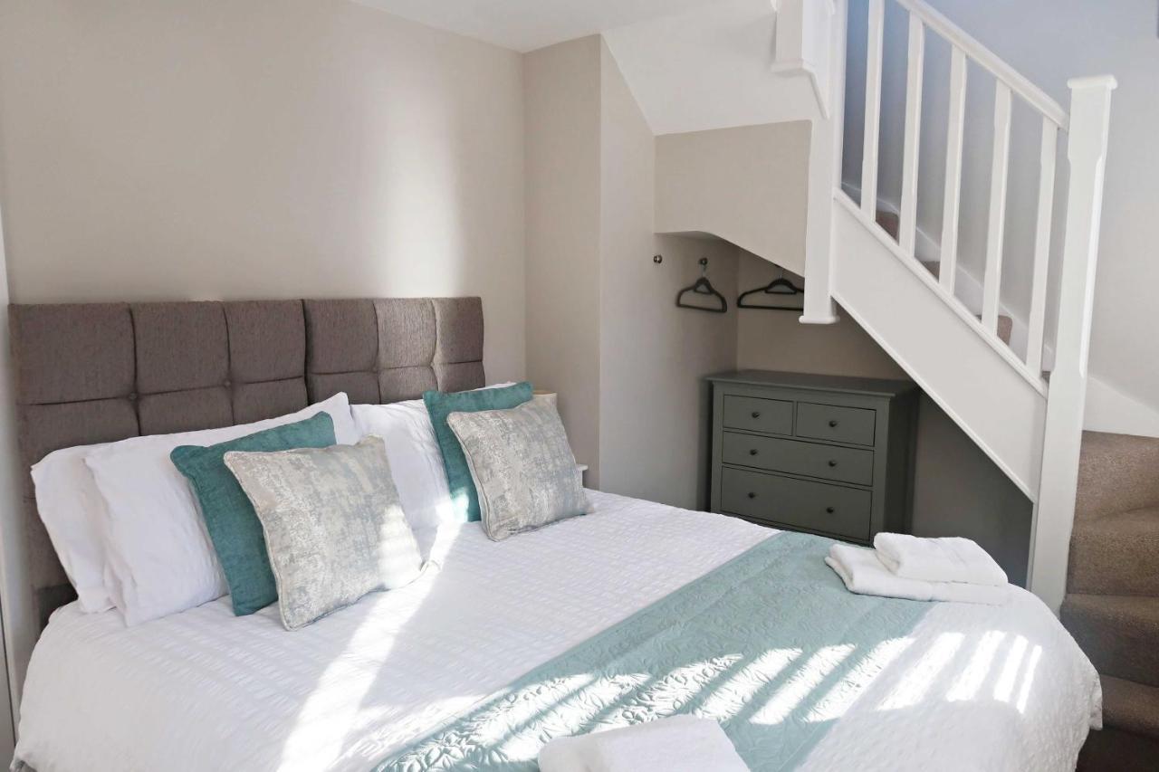3 The Mews Montpellier Villa เชลเทนแฮม ภายนอก รูปภาพ