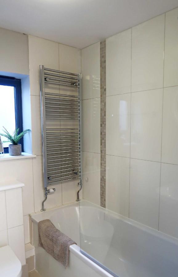 3 The Mews Montpellier Villa เชลเทนแฮม ภายนอก รูปภาพ